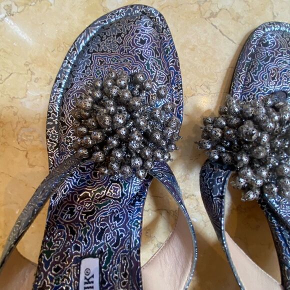 Manolo Blahnik low heel shoes in size 10.5 - Picture 2 of 6